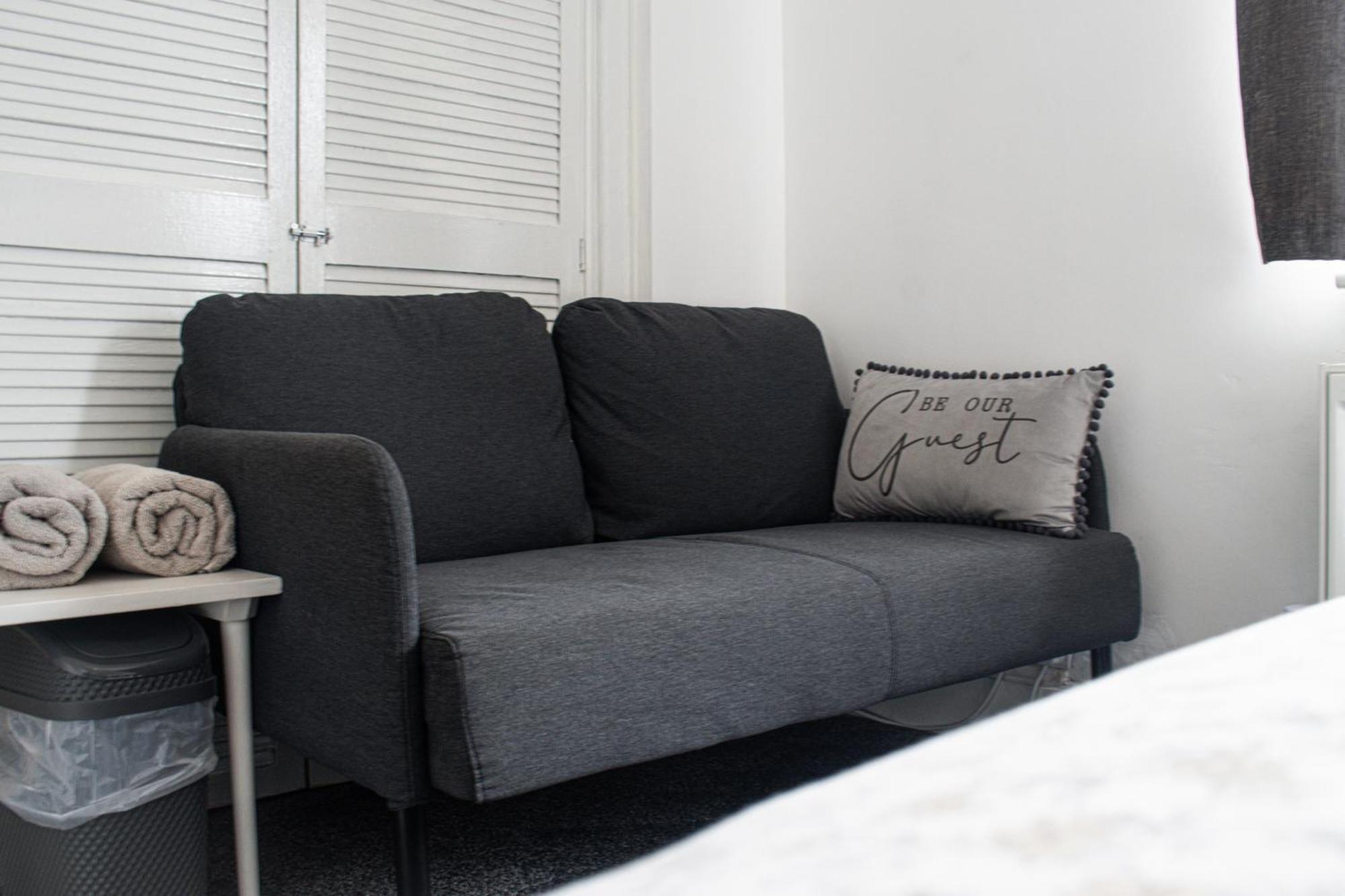 Luton - Newly Renovated Ideal For Short Stay, Close To Airport Train Station, Free Parking Off Street , Luxury Comfort In Price Maison d'hôtes Luton (Bedfordshire)