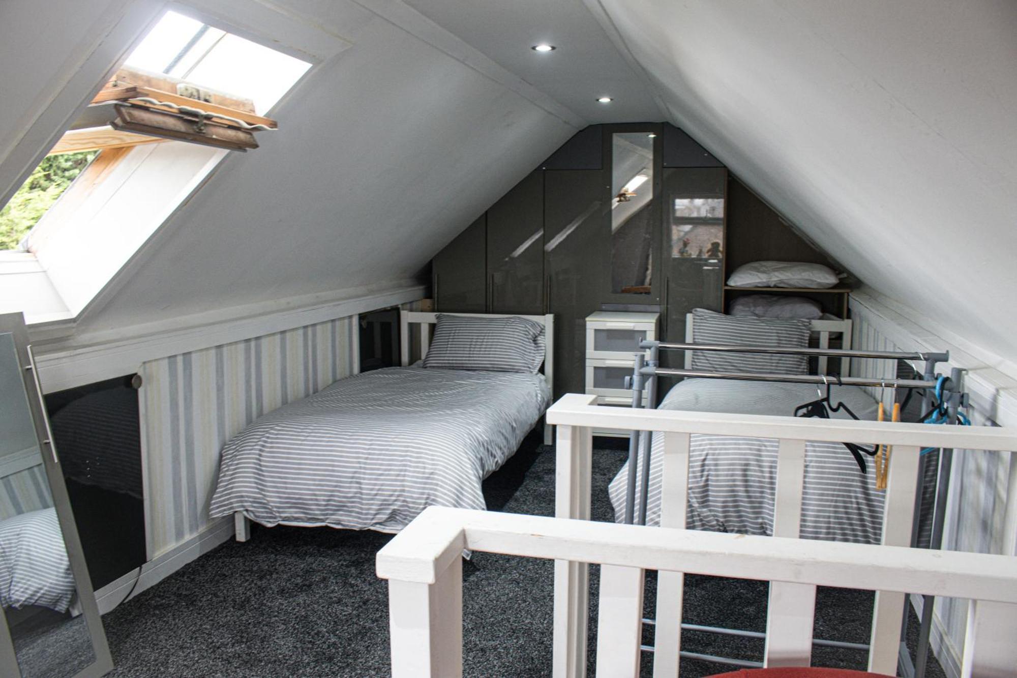 Luton - Newly Renovated Ideal For Short Stay, Close To Airport Train Station, Free Parking Off Street , Luxury Comfort In Price Luton (Bedfordshire)