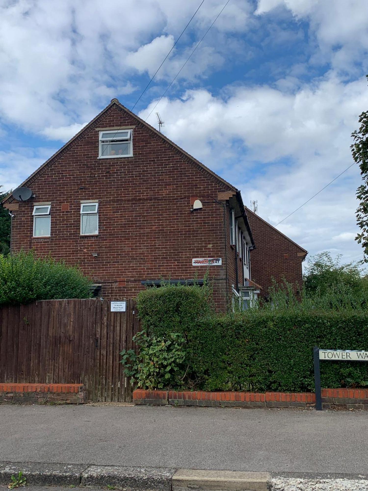 Luton - Newly Renovated Ideal For Short Stay, Close To Airport Train Station, Free Parking Off Street , Luxury Comfort In Price