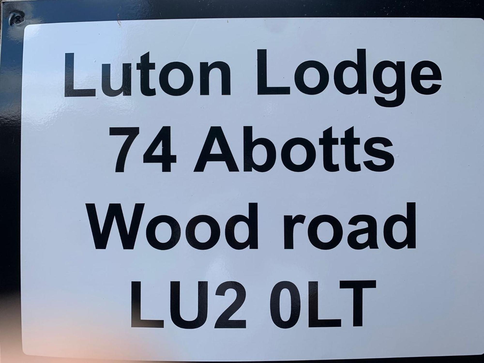 Luton - Newly Renovated Ideal For Short Stay, Close To Airport Train Station, Free Parking Off Street , Luxury Comfort In Price Maison d'hôtes *