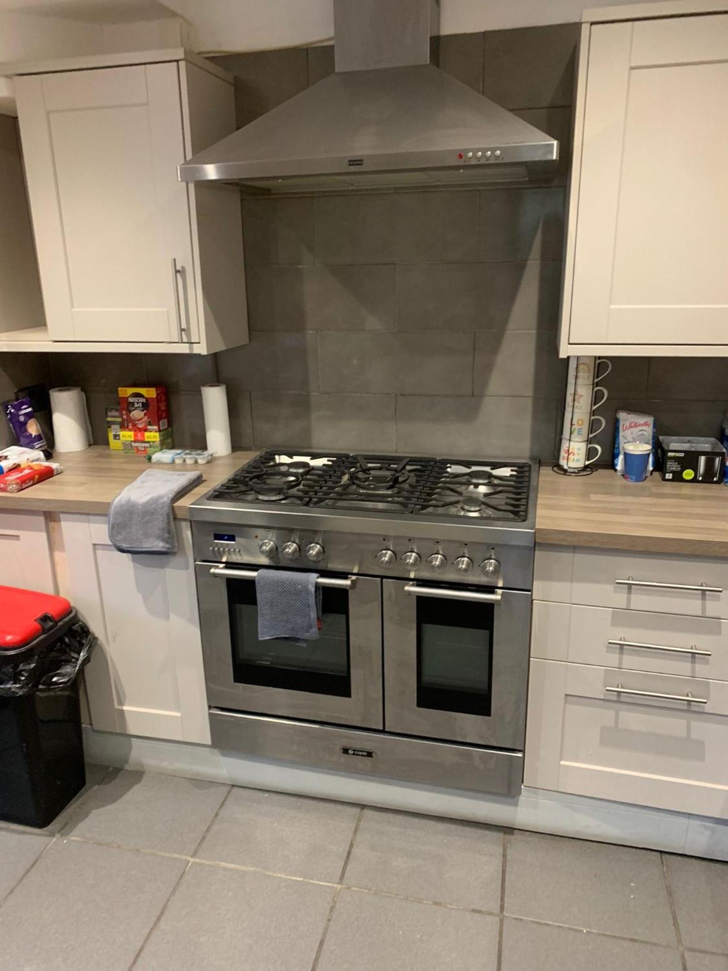 Luton - Newly Renovated Ideal For Short Stay, Close To Airport Train Station, Free Parking Off Street , Luxury Comfort In Price
