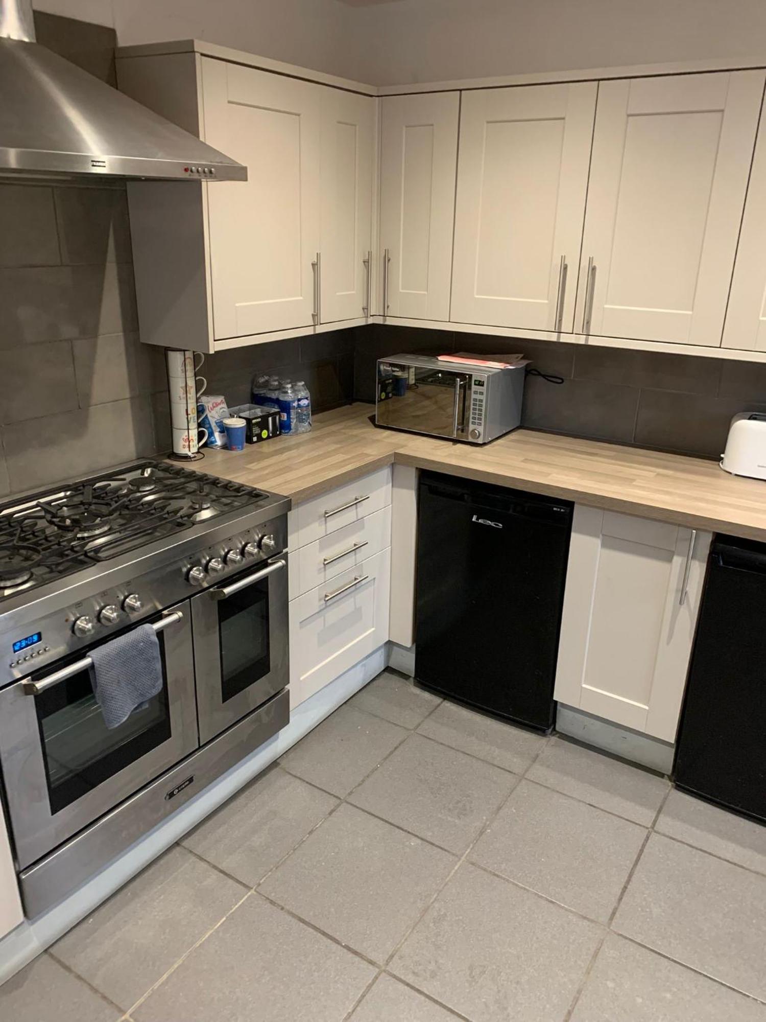 Luton - Newly Renovated Ideal For Short Stay, Close To Airport Train Station, Free Parking Off Street , Luxury Comfort In Price Maison d'hôtes
