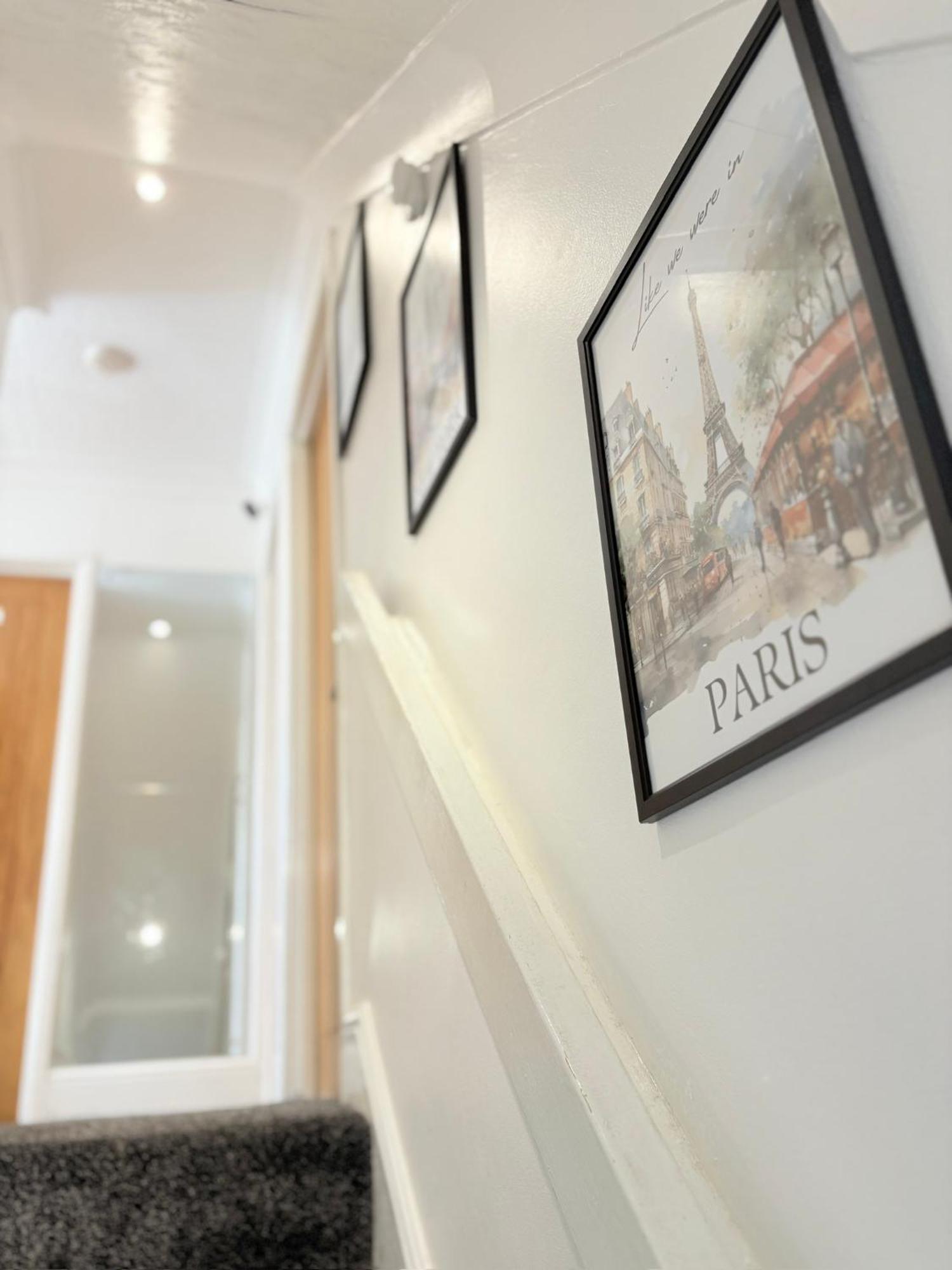 Maison d'hôtes Luton - Newly Renovated Ideal For Short Stay, Close To Airport Train Station, Free Parking Off Street , Luxury Comfort In Price *