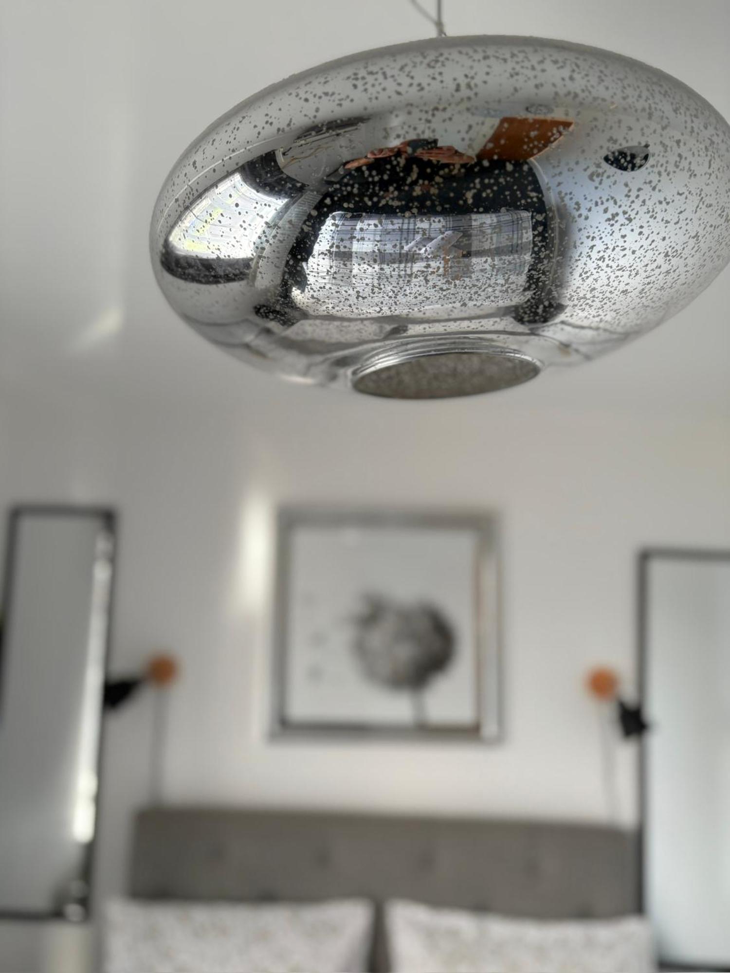 Luton - Newly Renovated Ideal For Short Stay, Close To Airport Train Station, Free Parking Off Street , Luxury Comfort In Price Maison d'hôtes
