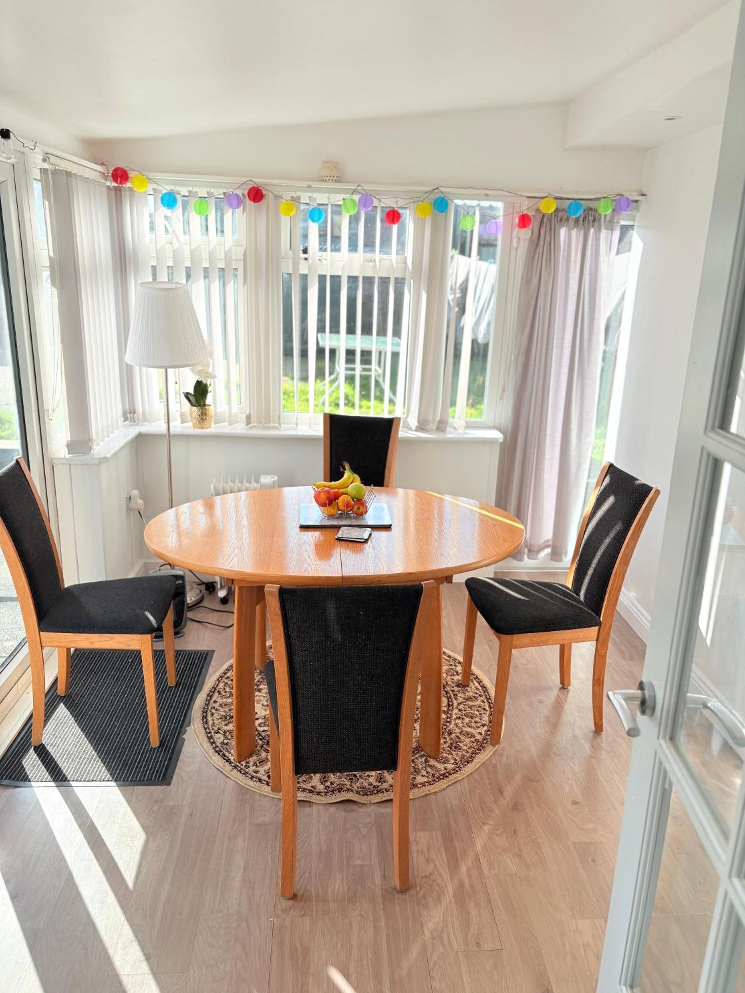 Luton - Newly Renovated Ideal For Short Stay, Close To Airport Train Station, Free Parking Off Street , Luxury Comfort In Price