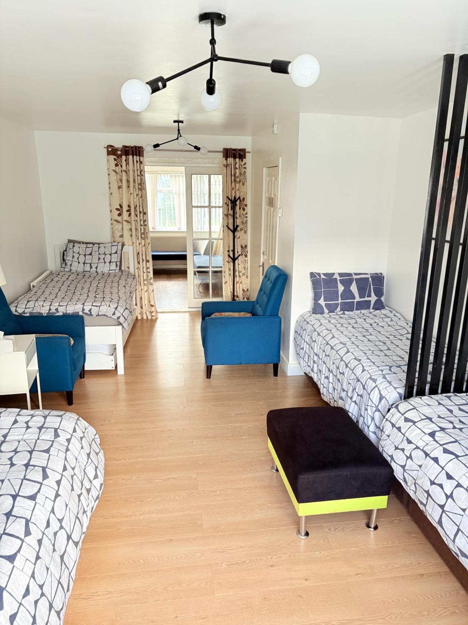 Maison d'hôtes Luton - Newly Renovated Ideal For Short Stay, Close To Airport Train Station, Free Parking Off Street , Luxury Comfort In Price Luton (Bedfordshire)