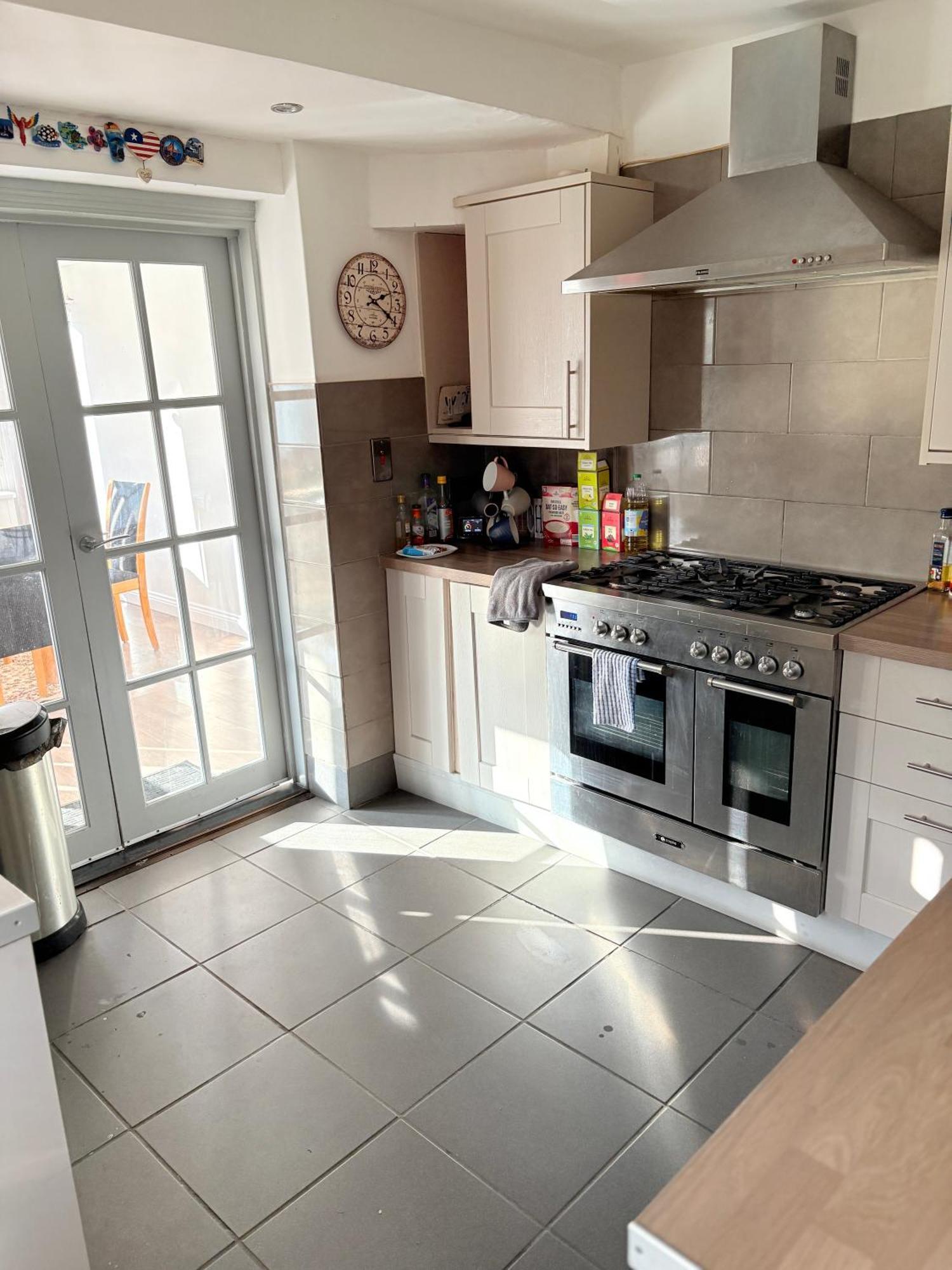 Maison d'hôtes Luton - Newly Renovated Ideal For Short Stay, Close To Airport Train Station, Free Parking Off Street , Luxury Comfort In Price