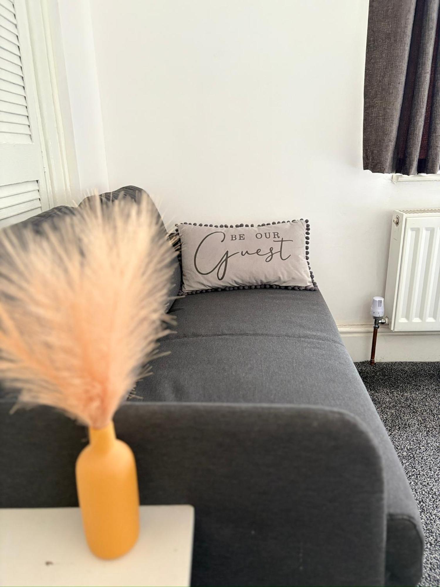Maison d'hôtes Luton - Newly Renovated Ideal For Short Stay, Close To Airport Train Station, Free Parking Off Street , Luxury Comfort In Price *