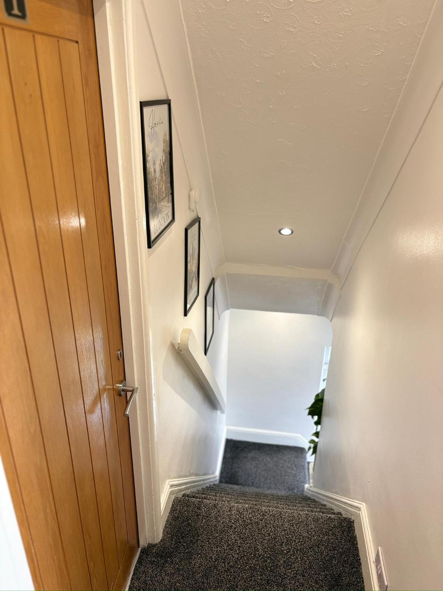 Luton - Newly Renovated Ideal For Short Stay, Close To Airport Train Station, Free Parking Off Street , Luxury Comfort In Price Maison d'hôtes Luton (Bedfordshire)