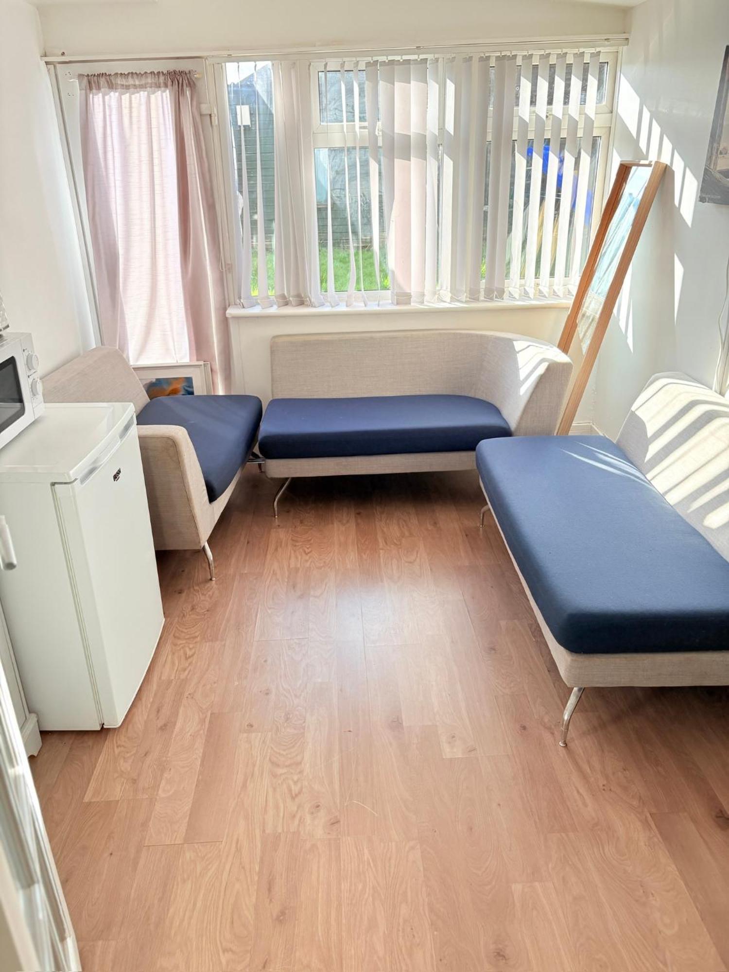 Maison d'hôtes Luton - Newly Renovated Ideal For Short Stay, Close To Airport Train Station, Free Parking Off Street , Luxury Comfort In Price Luton (Bedfordshire)