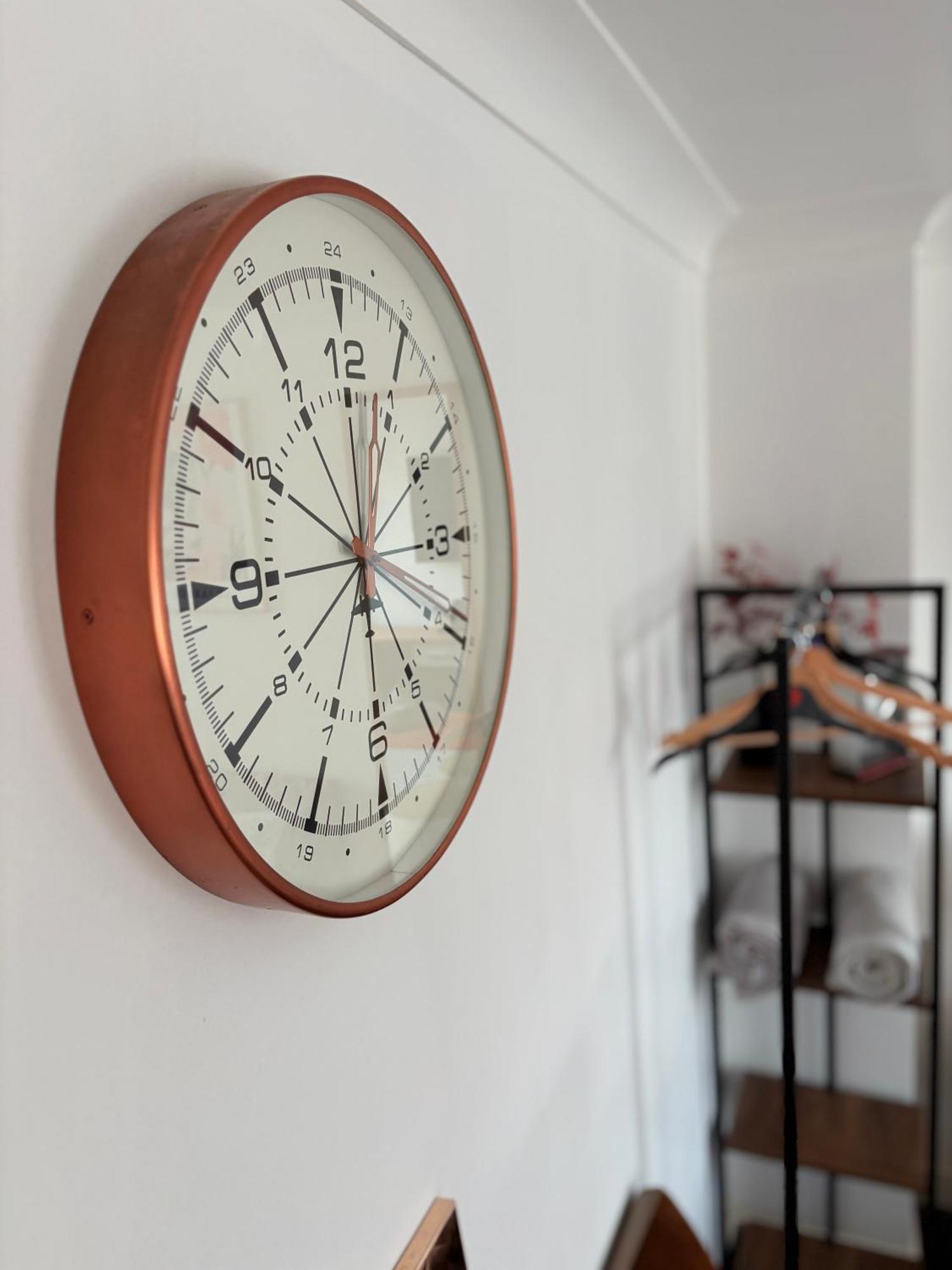 Luton - Newly Renovated Ideal For Short Stay, Close To Airport Train Station, Free Parking Off Street , Luxury Comfort In Price Luton (Bedfordshire)