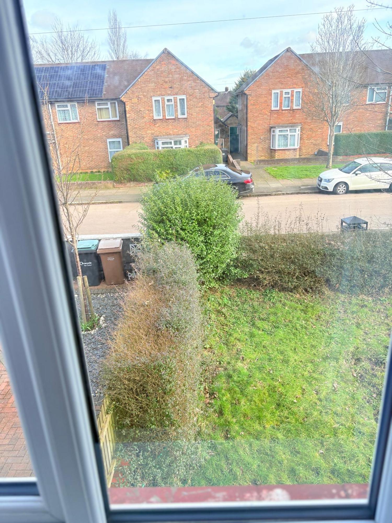 Luton - Newly Renovated Ideal For Short Stay, Close To Airport Train Station, Free Parking Off Street , Luxury Comfort In Price Maison d'hôtes *