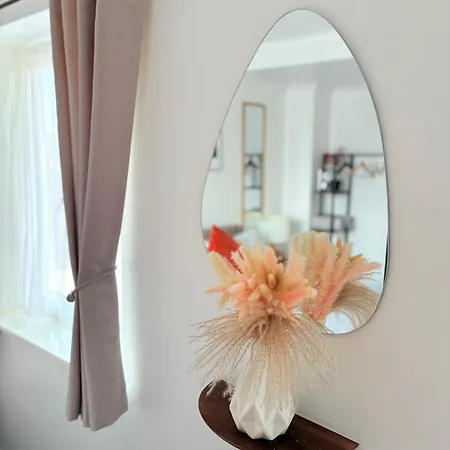 Luton Lodge - Newly Renovated Ideal For Short Stay, Close To Airport Train Station, Free Parking Off Street , Luxury Comfort In Low Price Extérieur photo