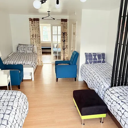 Luton Lodge - Newly Renovated Ideal For Short Stay, Close To Airport Train Station, Free Parking Off Street , Luxury Comfort In Low Price Extérieur photo