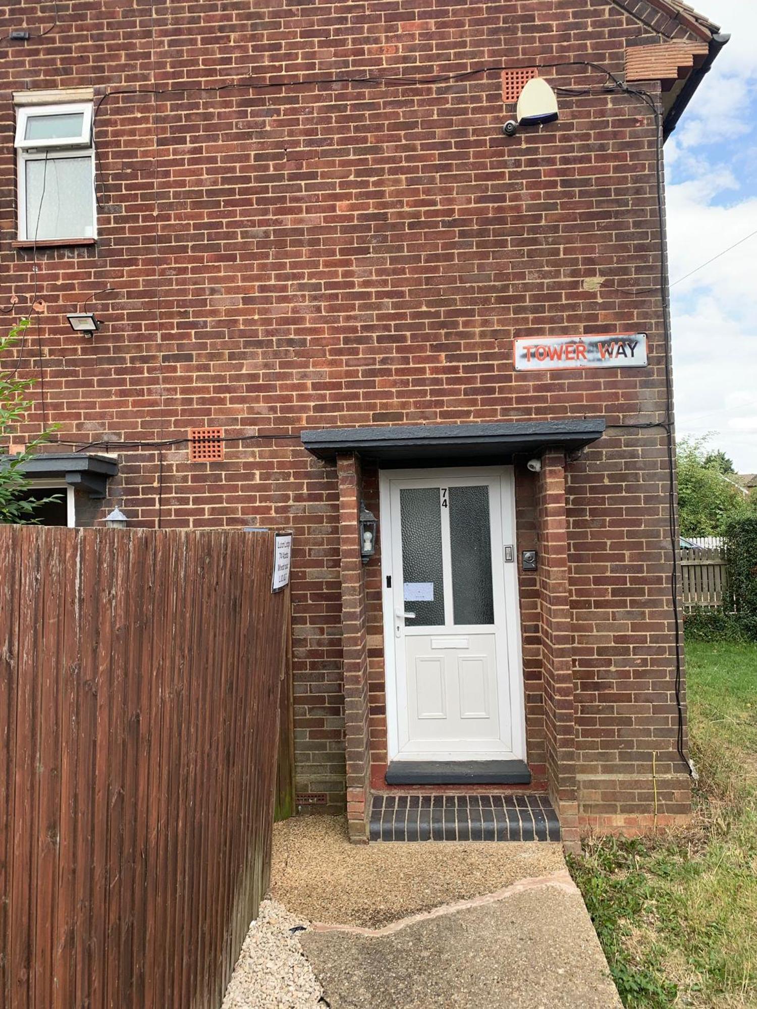Luton - Newly Renovated Ideal For Short Stay, Close To Airport Train Station, Free Parking Off Street , Luxury Comfort In Price Casa de hóspedes