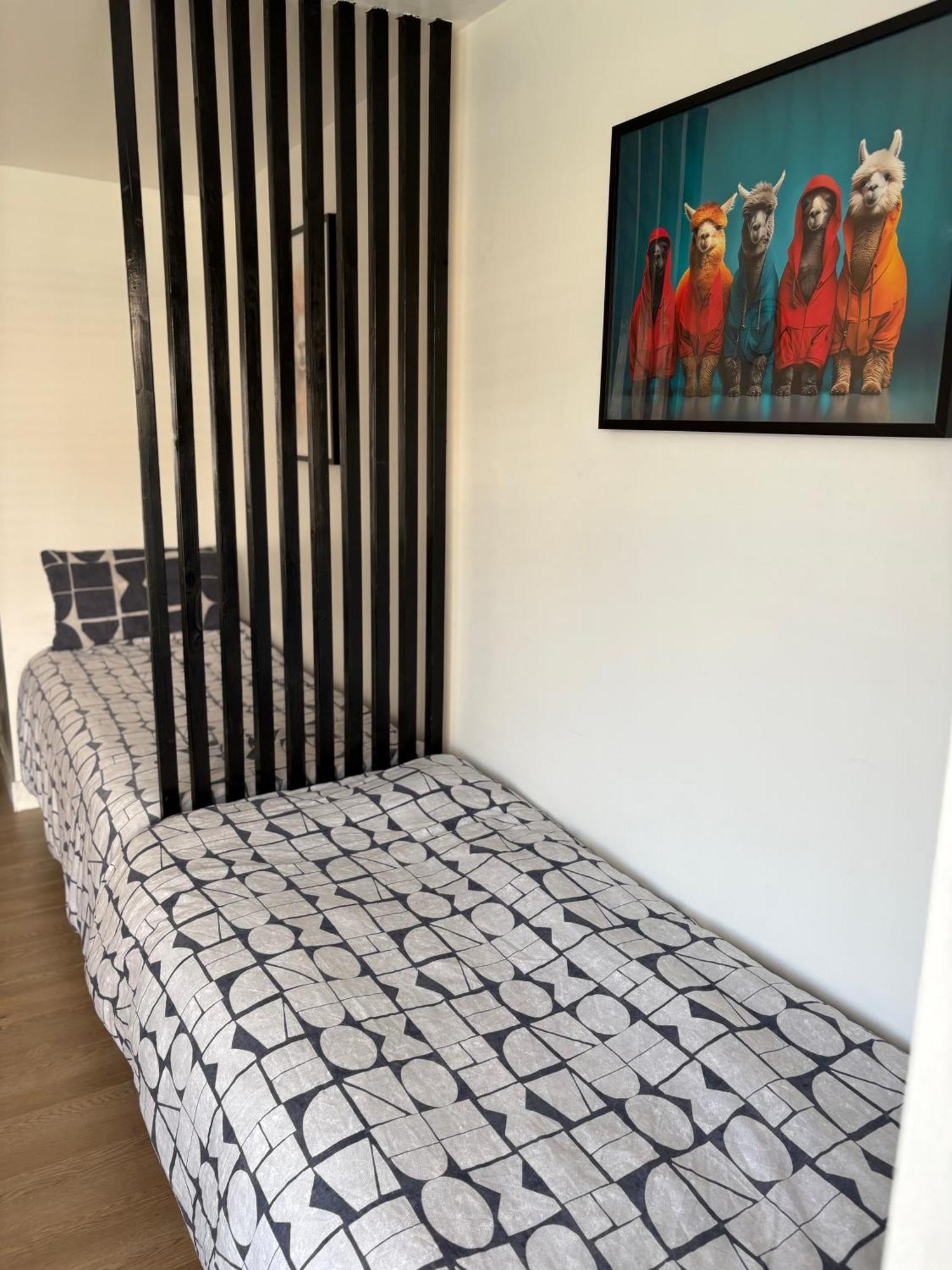 Luton - Newly Renovated Ideal For Short Stay, Close To Airport Train Station, Free Parking Off Street , Luxury Comfort In Price Casa de hóspedes